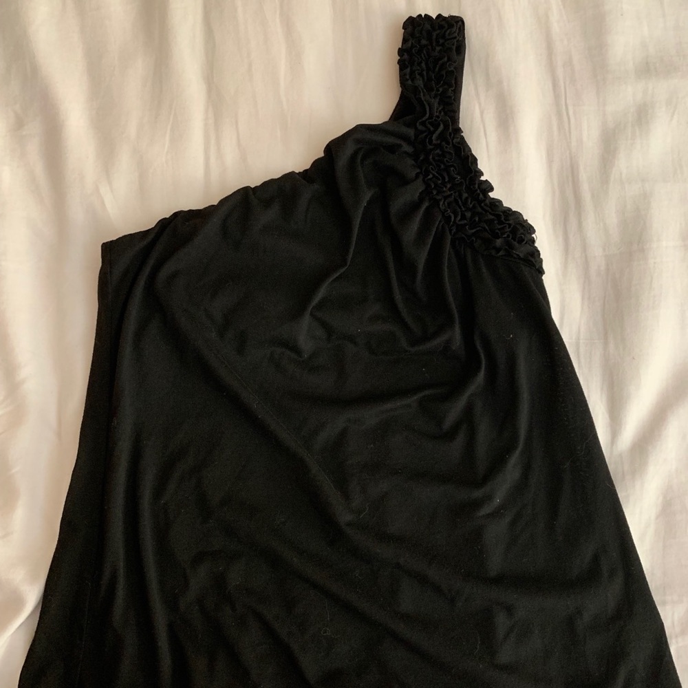 Women’s one ruffled shoulder top